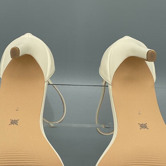 NEW BCBGeneration Women’s Isabel Braided Sandals White Size 7M - Picture 9 of 10